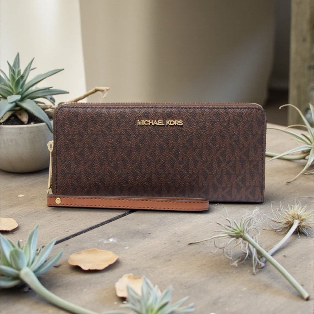 🤎MICHAEL MICHAEL KORS🤎Brown Jet Set Travel Large Logo Continental Wristlet/NWOT